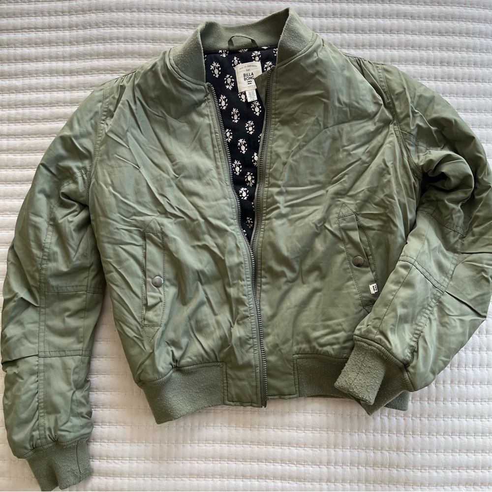 Billabong | Olive green lined and insulated bomber jacket. Girl’s Large (WMN SM)